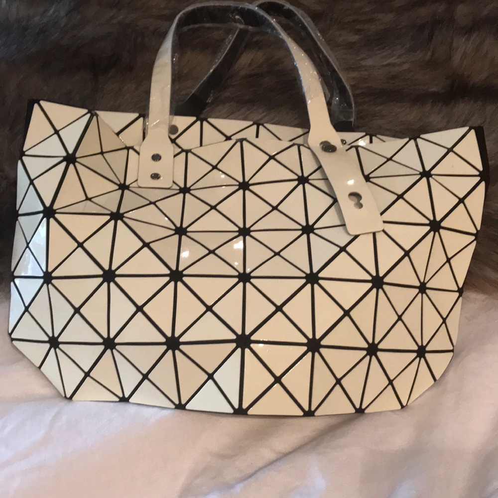 Geometric carryall bag, a replica of the CDG bag